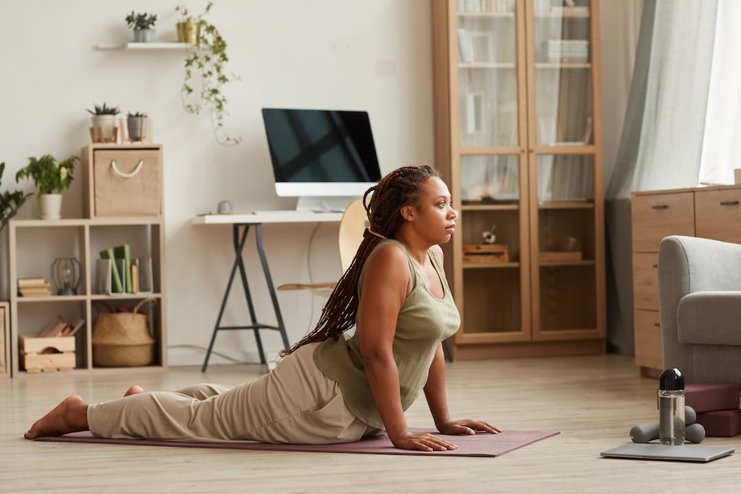 5 exerciții fără echipament pentru a slăbi și a-ți tonifia corpul - articol miumlab Romania
