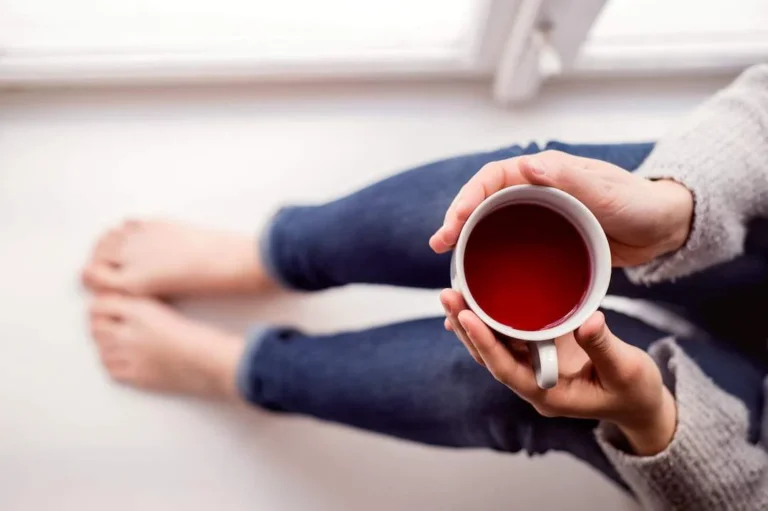 7 plante care te ajută să treci mai ușor prin menopauză - articol miumlab romania